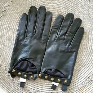 BCBG black leather driving gloves